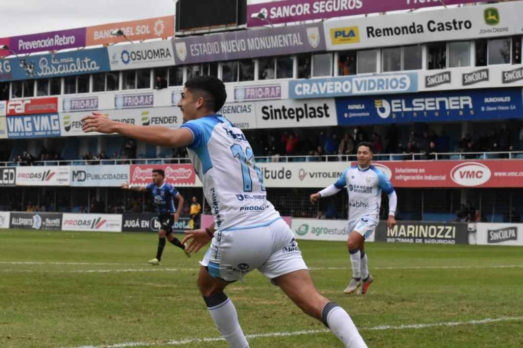 Nazareno Funez (Atlético de Rafaela) festeja su gol frente a Gimnasia (Jujuy). Gentileza: prensa Atlético de Rafaela.