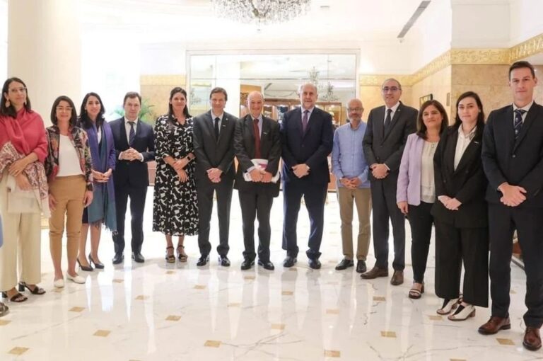 El viaje tiene como propósito la vinculación del gobierno y del sector científico-tecnológico