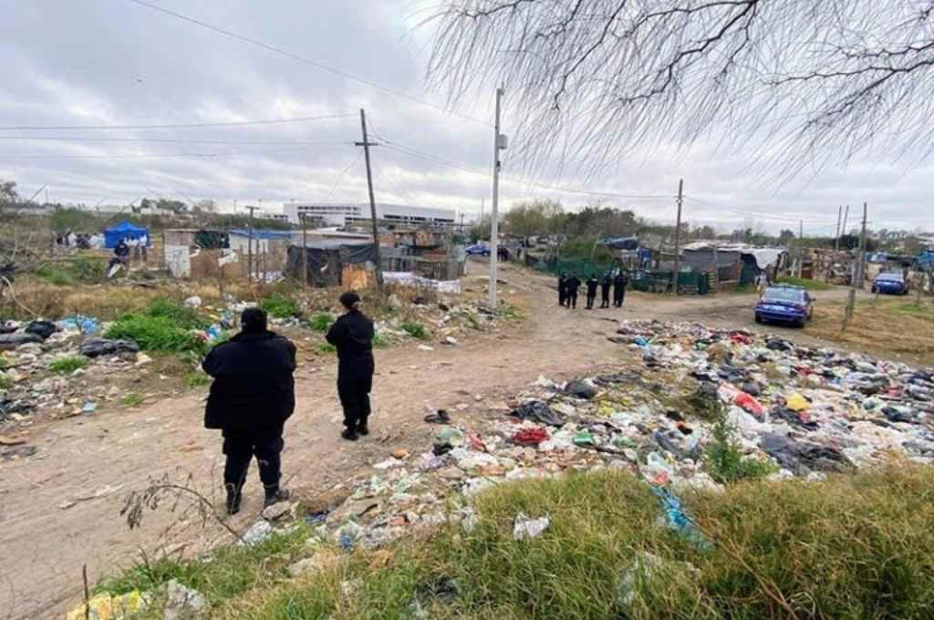 Llamados al 911 alertaron sobre la presencia de un cuerpo en un terreno baldío