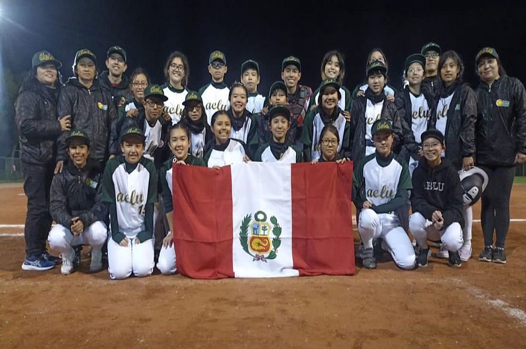 Los niños y niñas de AELU Verde se consagraron campeón del campeonato organizado por Softbol Play.