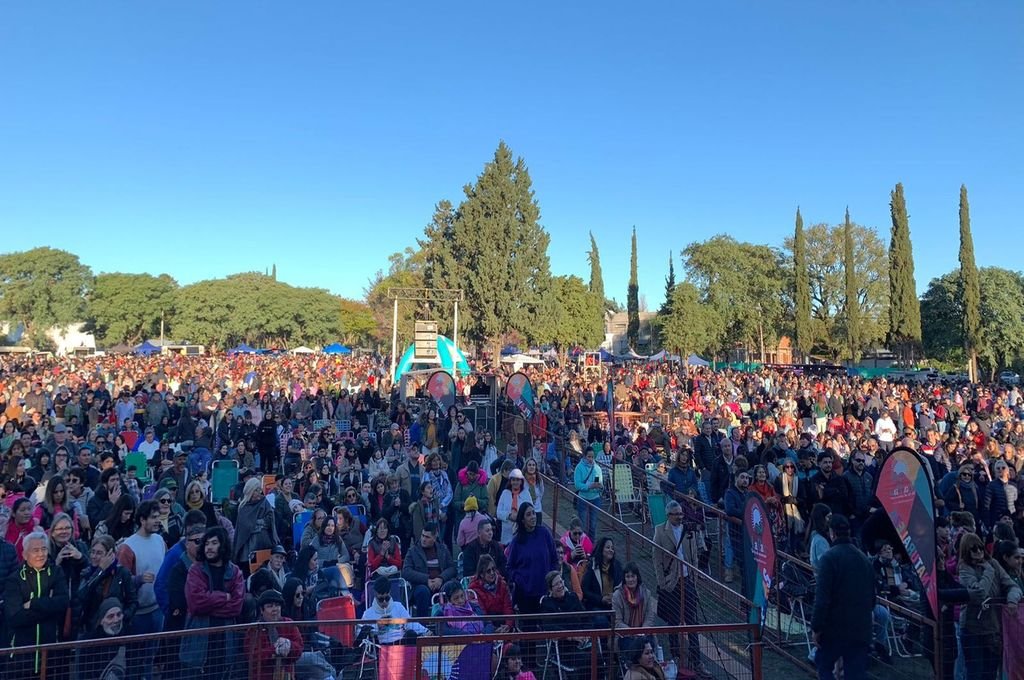 Una multitud participó de la celebración de un nuevo aniversario de La Paz.