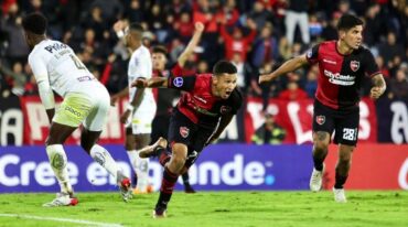Festejar en casa es la misión del Newell's de Heinze. Enfrente estará un Talleres de enorme campaña. Archivo.
