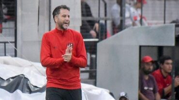 El entrenador de Patronato dejará de lado la línea de cinco y conformaría un equipo ofensivo para visitar al Gaucho. La delegación parte está madrugada a Santiago del Estero.