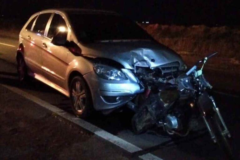 El motociclista murió por la colisión. Gentileza.