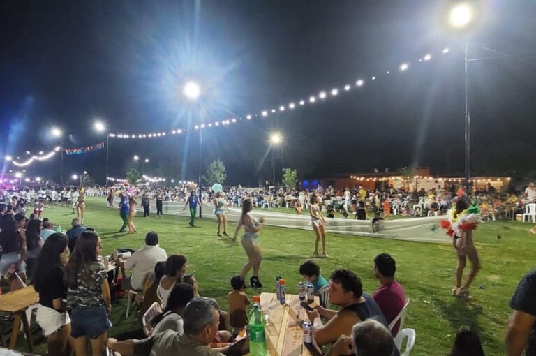 Carnavales en el paseo centenario y proyecto del bloque sanitario. Gentileza