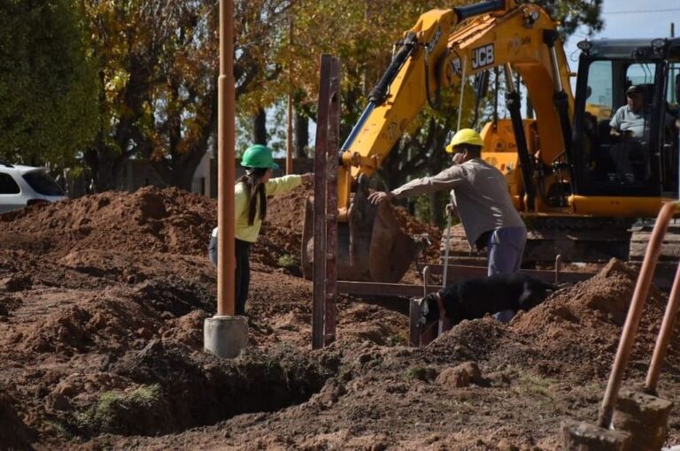 'La red de colectoras y colectores de esta primera etapa comprendió la ejecución de 11.266 m de cañería de PVC cloacal