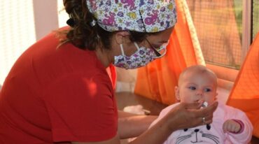 La pediatra Karina Astarloa aconsejó 'no sacar a los niños pequeños
