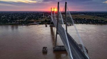 El puente enlaza a la ciudad con la provincia de Entre Ríos. Archivo.