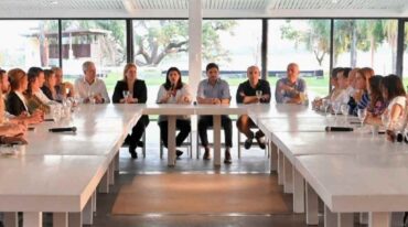 Pullaro y Scaglia y la primera foto con todos los aspirantes a diputados provinciales en la reunión a puertas cerradas. Gentileza.