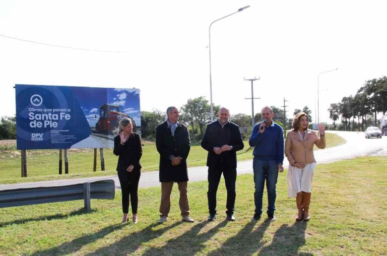 El gobernador Perotti estuvo en la inauguración. Gentileza.
