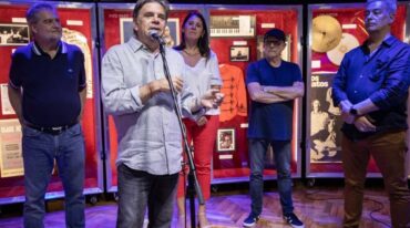 La muestra itinerante Museo del Rock Santafesino presenta un recorrido que describe diversas expresiones del rock santafesino desde la década del 60 hasta la actualidad