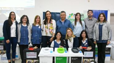 Cabe destacar que al finalizar la actividad se entregaron kits ambientales sobre reciclaje y uso eficiente de la energía a las mencionadas instituciones y al Jardín de Infantes N°70 y el Centro Educativo Terapéutico de Pilar. Los kits ambientales se encuentran contienen composteras