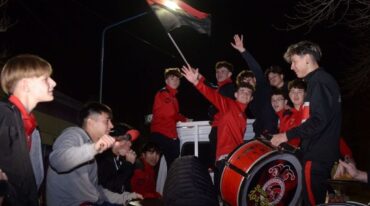 Una multitud participó de la 'Caravana del Centenario' para celebrar los 100 años de pasión rojinegra. Gentileza