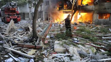 Tras el estallido. Una imagen que hasta pareciera "mostrar" el zumbido que dejó la explosión de un edificio en Rosario. Pasaron ya 10 años de aquella tragedia. Archivo/Marcelo Manera.