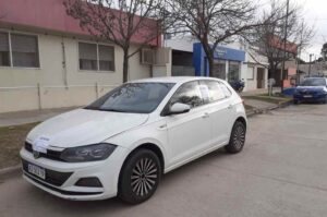 Los delincuentes se desplazaban en un coche blanco que fue secuestrado. Gentileza.
