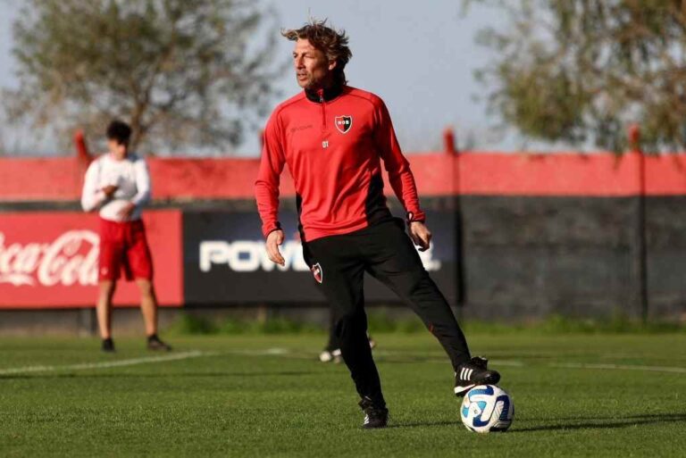 Heinze debe repensar el futuro inmediato de Newell's. Archivo.