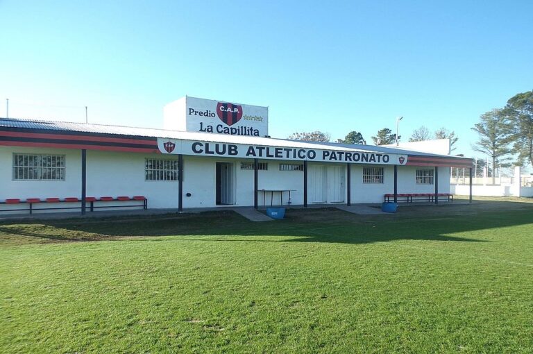 Paro de actividades en Patronato. Profes reclaman aumento de sueldo y respuestas a la dirigencia.