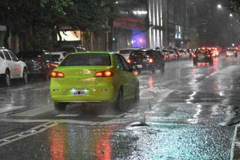 La ciudad de Santa Fe requiere de un complejo sistema hídrico para mitigar el riesgo ante lluvias intensas y crecidas de ríos. Archivo.