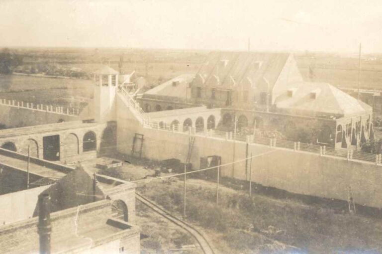 Foto inédita de la construcción del centro penitenciario. Gentileza: Hiram Dip.