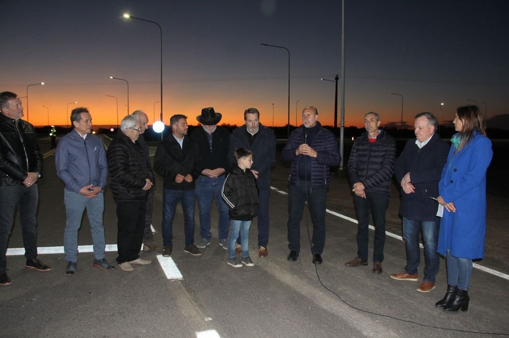 El gobernador de la provincia Omar Perotti encabezó este viernes la inauguración de obras sanitarias