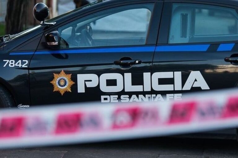 Todo ocurrió en cuestión de segundos. Varias personas llamaron al 911 y denunciaron la balacera. Un rato más tarde llegó personal policial