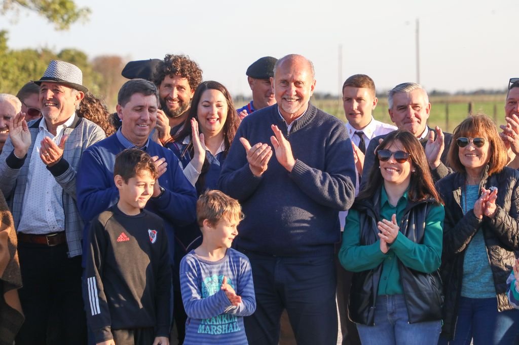 En Felicia el gobernador inauguró el Camino de la Ruralidad que se construyó en ese distrito de 11.730 metros con una inversión actualizada de $ 110.071.281