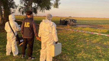 La labor de peritos de la AIC y Bomberos Zapadores se inició en la tarde del sábado y se reanudó este domingo con las primeras luces del día.  Gentileza