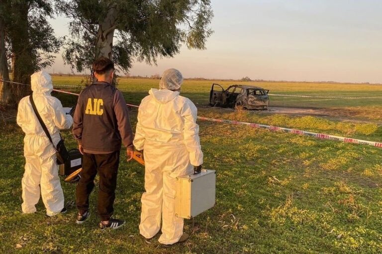 La labor de peritos de la AIC y Bomberos Zapadores se inició en la tarde del sábado y se reanudó este domingo con las primeras luces del día.  Gentileza