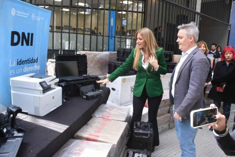 Florencia Carignano logró traer a la capital santafesina una oficina de Migraciones. Mauricio Garín.