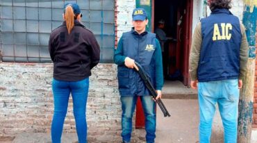 Personal de la AIC detuvo este jueves a una pareja durante un allanamiento en una vivienda de barrio Empalme Graneros