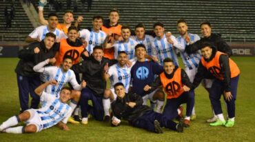 El plantel de Atlético festejó en Mar del Plata. Gentileza: prensa Atlético de Rafaela.