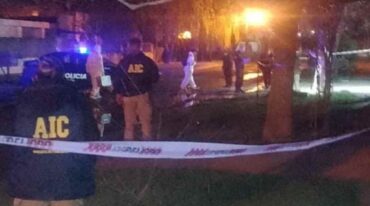 Personal policial y peritos en la zona del crimen. Gentileza.