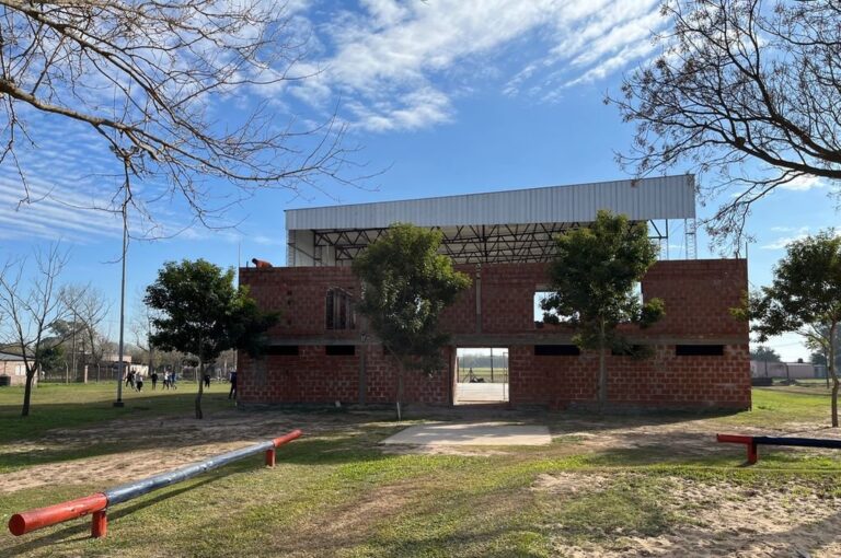 'Hoy se están llevando a cabo trabajos en el primer piso del gimnasio cubierto