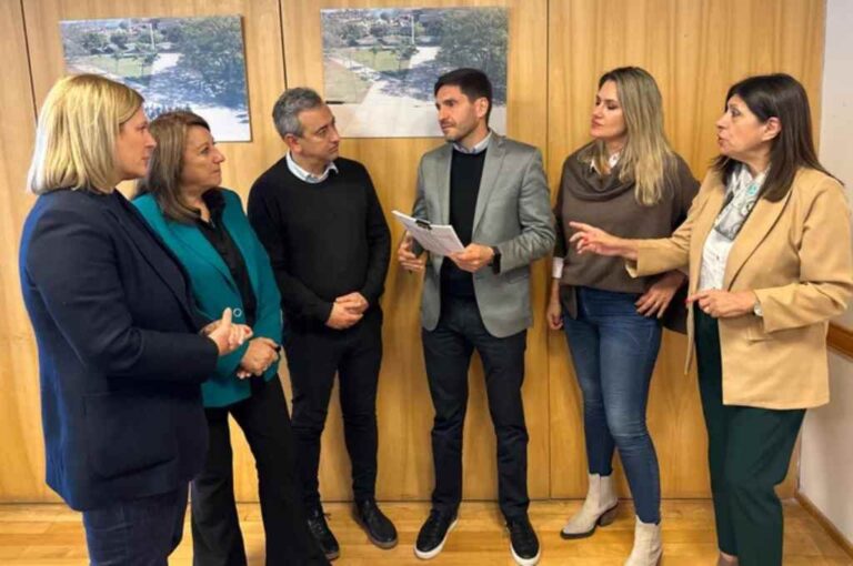 Maximiliano Pullaro y Carolina Losada compartieron una actividad por primera vez después de las PASO. Twitter.