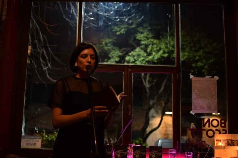 "Yo tenía un recorrido sensorial por el río de la infancia. Fue comenzar a trabajar con la profundidad del Paraná"