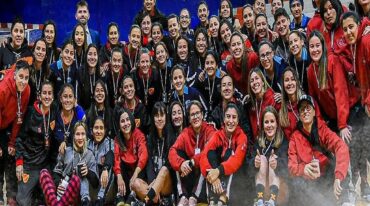 Las jugadoras de los cuatro equipos paranaenses se reunieron tras una jornada impecable para los conjuntos de la APFS.
