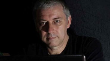 "Yo no tengo una gran producción porque mi idea de la escritura cuenta con dos premisas: primero tener algo para decir