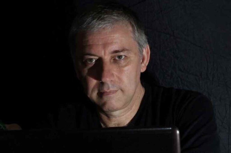 "Yo no tengo una gran producción porque mi idea de la escritura cuenta con dos premisas: primero tener algo para decir