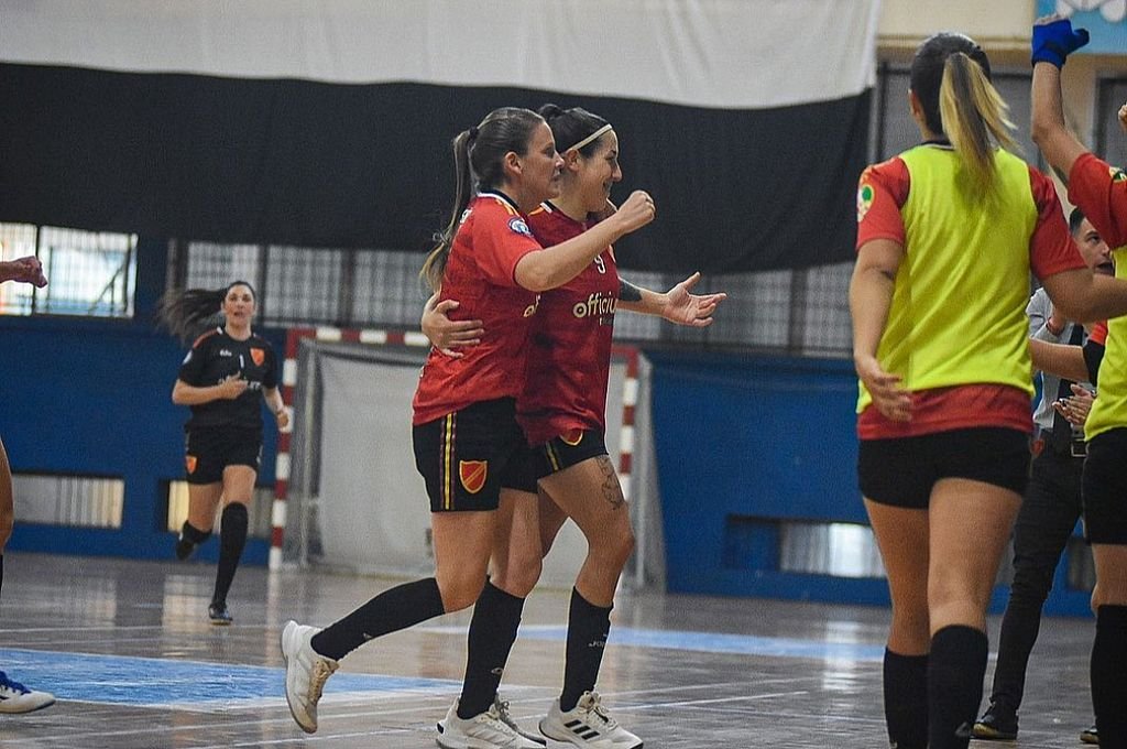 Español ganó y quedó a un paso de los cuartos de final. PRENSA FEFUSA MENDOZA