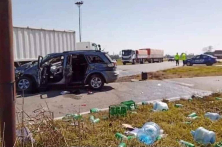 Dos personas resultaron lesionadas al colisionar un automóvil y una camioneta en la intersección de las rutas provinciales 64 y 10. Gentileza.