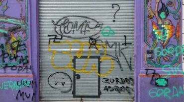 Las pintadas fueron realizadas a plena luz del día