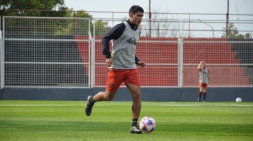 Lucas Kruspzky volverá a moverse cómo marcador central ante All Boys.  Prensa Patronato