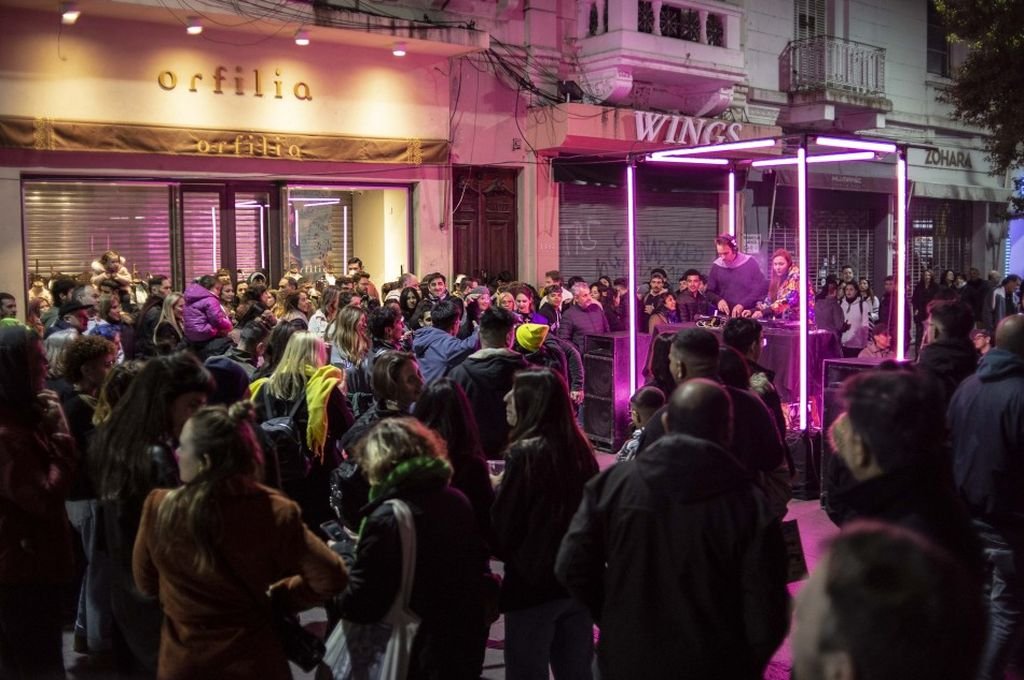 Por calle Córdoba