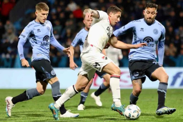 Armando Méndez lleva el balón ante la marca celeste. Gentileza: prensa Newell's Old Boys.