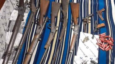 Los uniformados incautaron armas de fuego de todo tipo y tamaño. Gentileza.