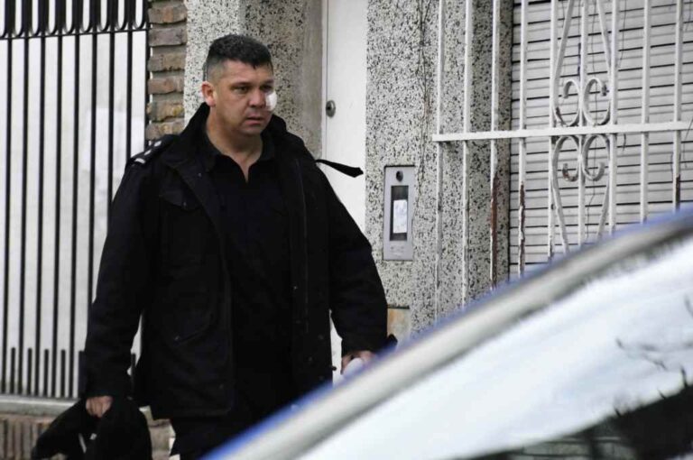 Un policía resultó herido. Marcelo Manera.