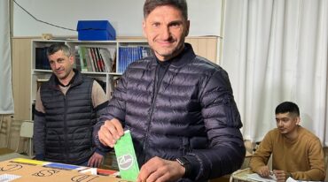 Pullaro votó a primera hora en su localidad natal del departamento General López. gentileza