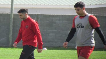 Rodolfo De Paoli toca el equipo y apuesta por Joel Ghirardello en la zaga.