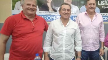 Marcelo Andreychuk (derecha) ganó la elección por escaso margen. Mirador Provincial.
