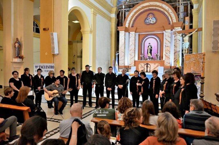 Las parroquias de Chajarí fueron una de las sedes donde actuaron los coros locales y los invitados. Fotos: Gentileza CrisyJuan